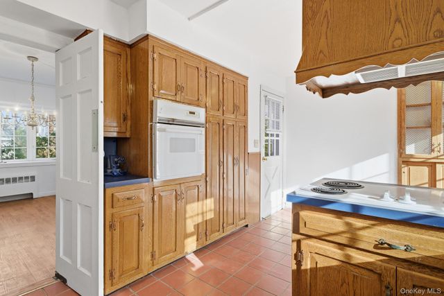 58 Dartmouth Street, Garden City, NY 11530