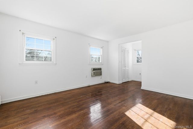 58 Dartmouth Street, Garden City, NY 11530