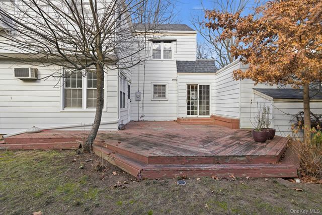 58 Dartmouth Street, Garden City, NY 11530