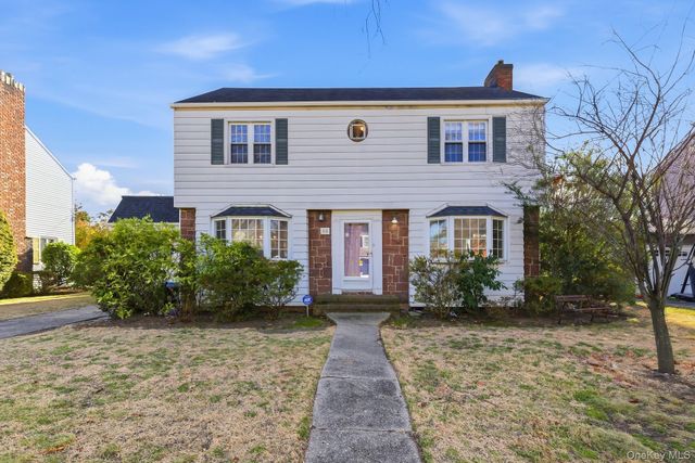 58 Dartmouth Street, Garden City, NY 11530