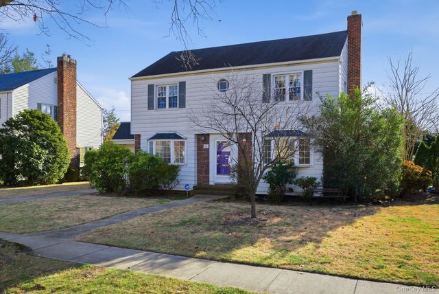 58 Dartmouth Street, Garden City, NY 11530