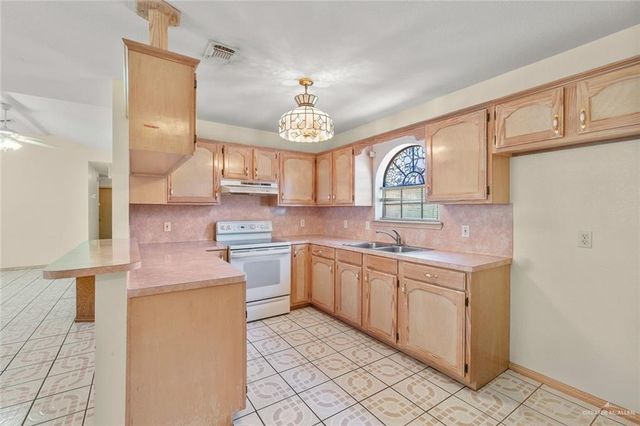 901 Chaparral Street, La Feria, TX 78559