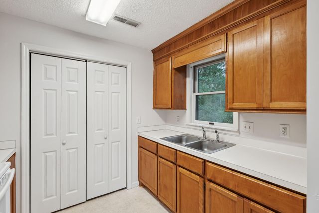 415 W Carolina Avenue, Summerville, SC 29483