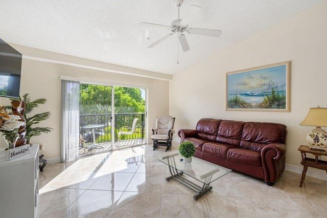 1100 Crestwood Court 1110, Royal Palm Beach, FL 33411