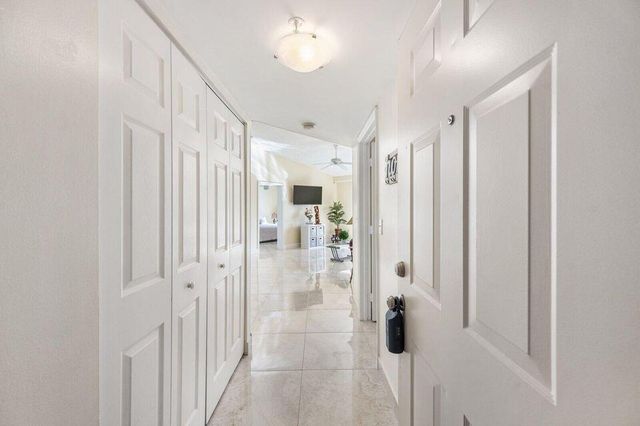 1100 Crestwood Court 1110, Royal Palm Beach, FL 33411