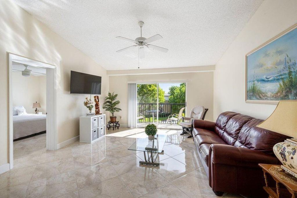 1100 Crestwood Court 1110, Royal Palm Beach, FL 33411