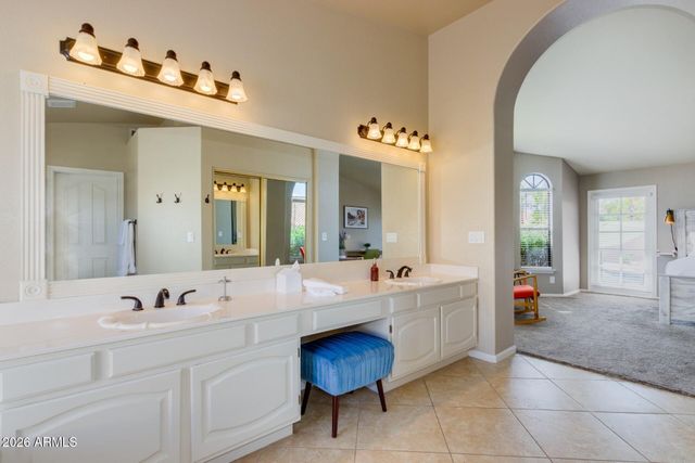 1585 W HONEYSUCKLE Lane, Chandler, AZ 85248