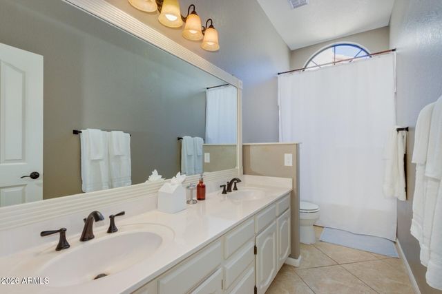 1585 W HONEYSUCKLE Lane, Chandler, AZ 85248