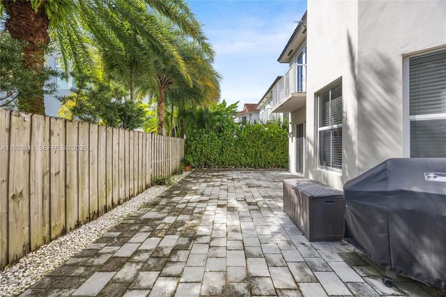 10470 NW 69th Ter 1, Doral, FL 33178