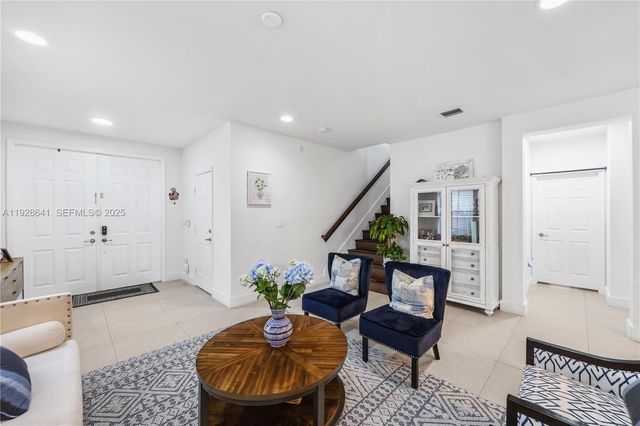 10470 NW 69th Ter 1, Doral, FL 33178