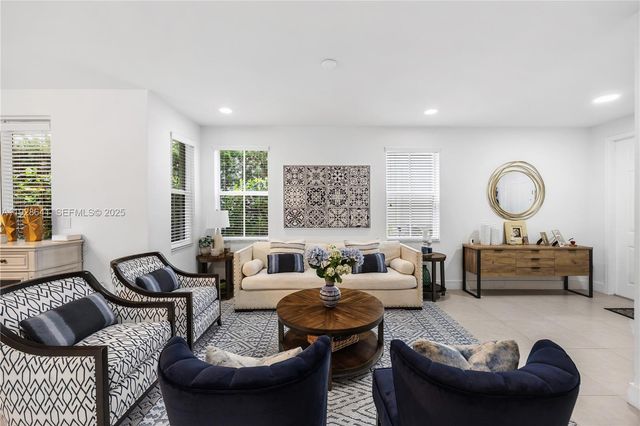 10470 NW 69th Ter 1, Doral, FL 33178