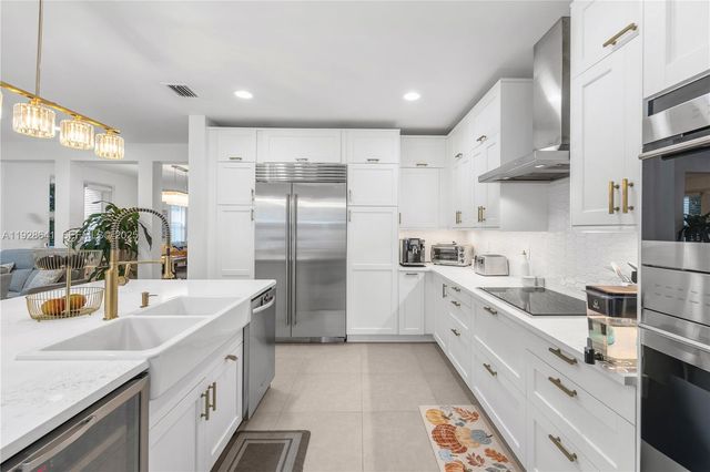 10470 NW 69th Ter 1, Doral, FL 33178