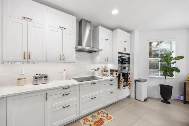 10470 NW 69th Ter 1, Doral, FL 33178