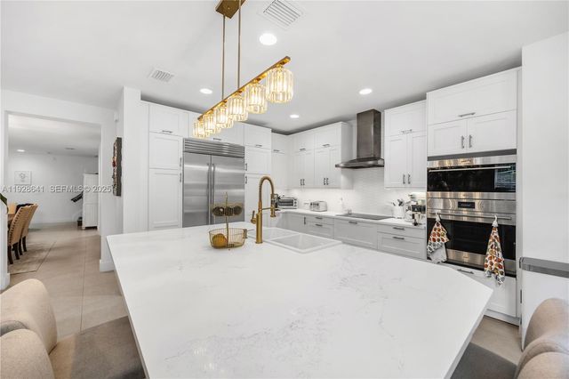 10470 NW 69th Ter 1, Doral, FL 33178