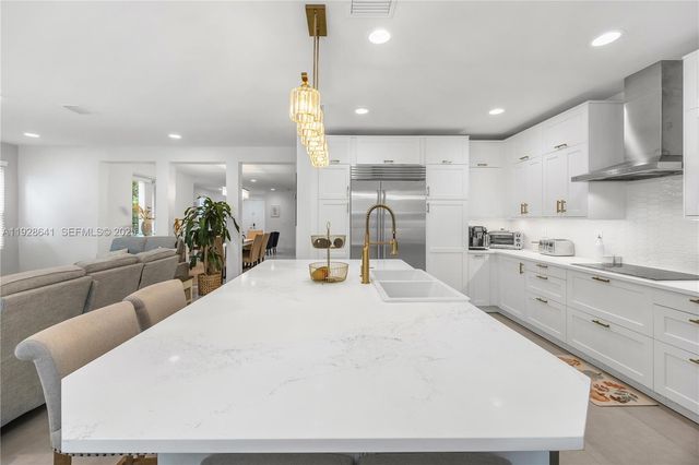 10470 NW 69th Ter 1, Doral, FL 33178