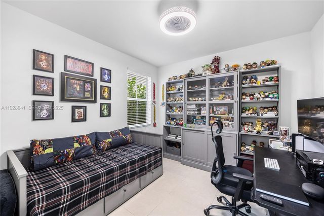 10470 NW 69th Ter 1, Doral, FL 33178