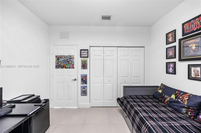 10470 NW 69th Ter 1, Doral, FL 33178