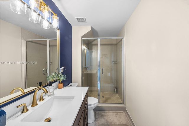 10470 NW 69th Ter 1, Doral, FL 33178