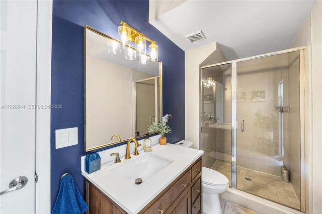 10470 NW 69th Ter 1, Doral, FL 33178