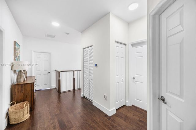 10470 NW 69th Ter 1, Doral, FL 33178