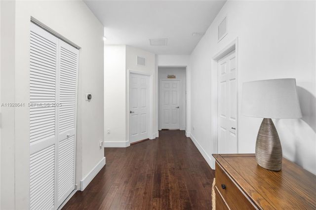 10470 NW 69th Ter 1, Doral, FL 33178