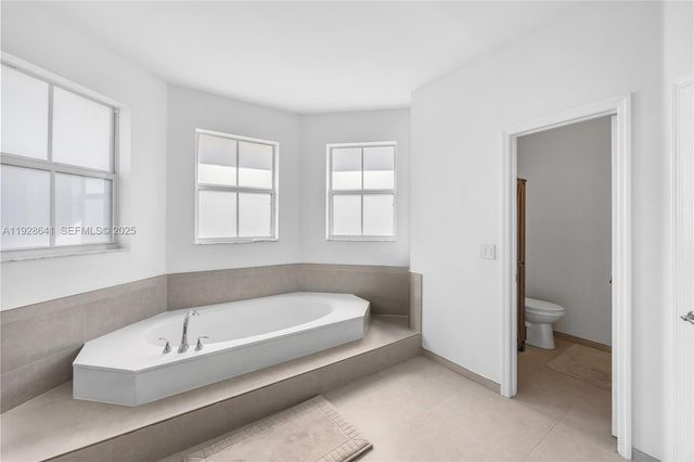 10470 NW 69th Ter 1, Doral, FL 33178