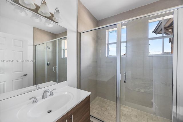 10470 NW 69th Ter 1, Doral, FL 33178