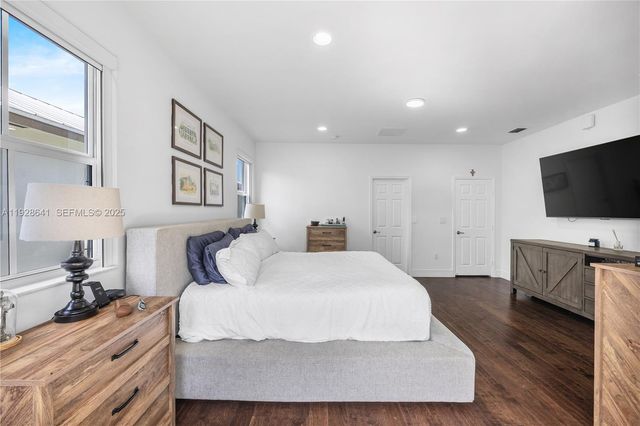 10470 NW 69th Ter 1, Doral, FL 33178