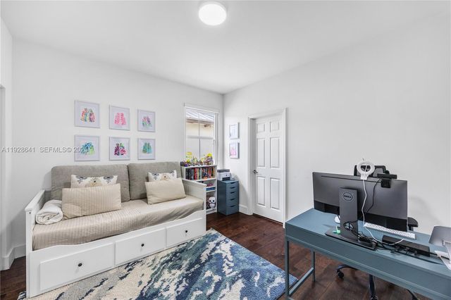 10470 NW 69th Ter 1, Doral, FL 33178