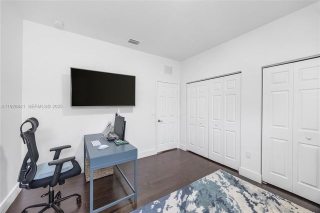 10470 NW 69th Ter 1, Doral, FL 33178