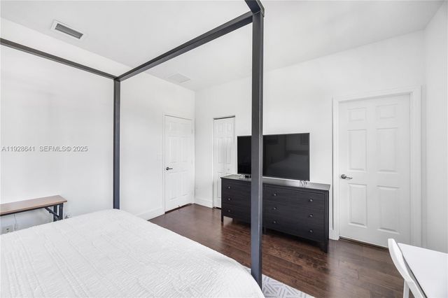 10470 NW 69th Ter 1, Doral, FL 33178