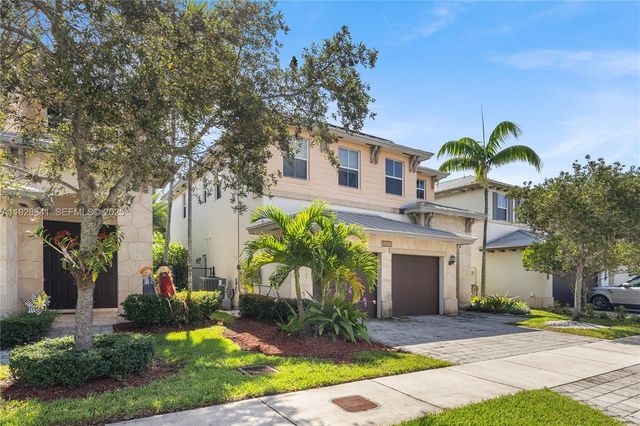 10470 NW 69th Ter 1, Doral, FL 33178