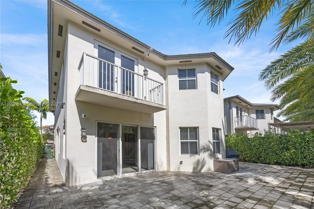 10470 NW 69th Ter 1, Doral, FL 33178