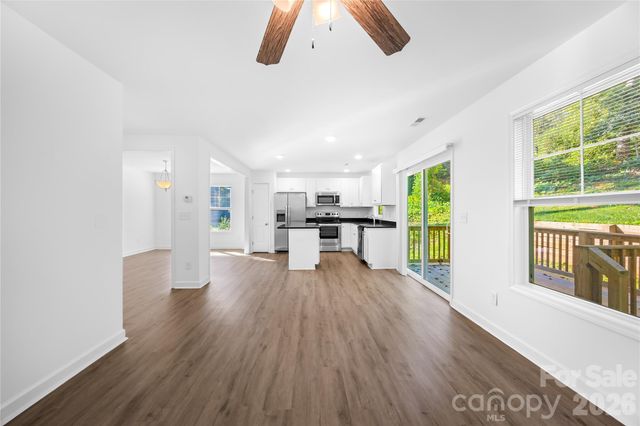 242 Valleybrook Lane, Troutman, NC 28166