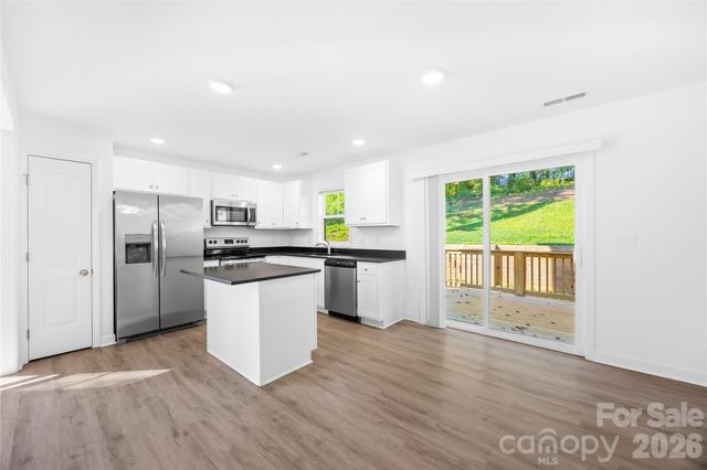 242 Valleybrook Lane, Troutman, NC 28166