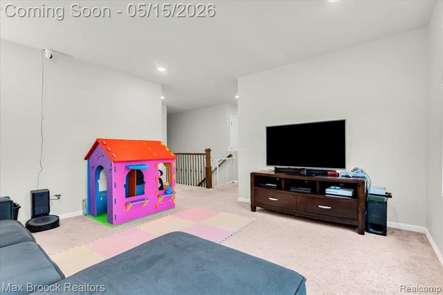 8401 Sharon Drive, White Lake, MI 48386