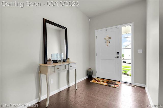 8401 Sharon Drive, White Lake, MI 48386