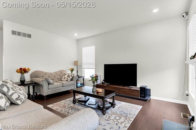 8401 Sharon Drive, White Lake, MI 48386