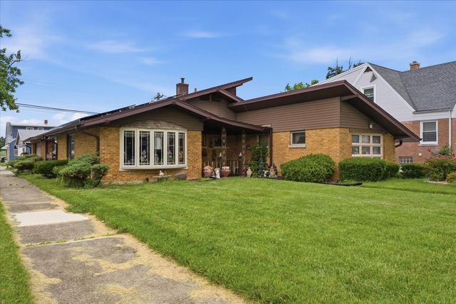 1556 Heidorn Avenue, Westchester, IL 60154