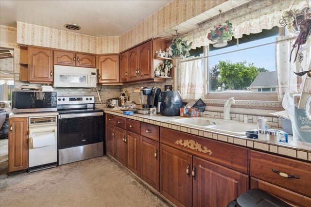 1556 Heidorn Avenue, Westchester, IL 60154