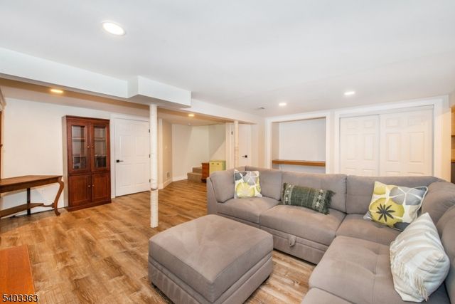 44 Littlewood Ct, Wayne Twp., NJ 07470