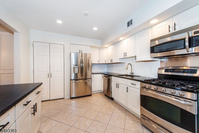 44 Littlewood Ct, Wayne Twp., NJ 07470