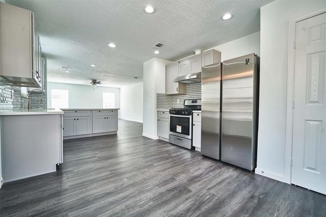11011 Landsbury Court, Houston, TX 77099