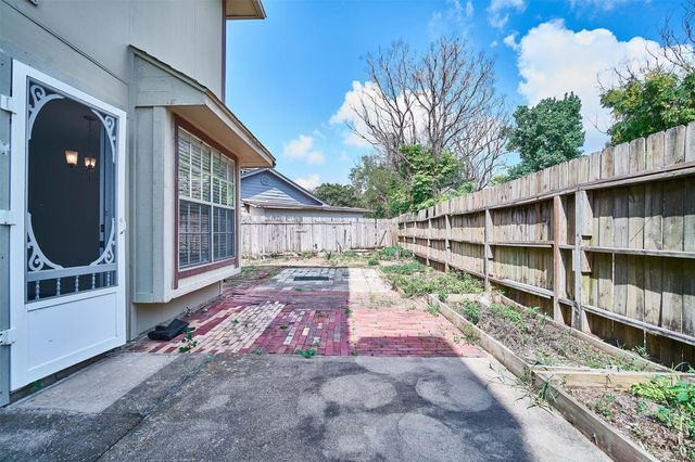11011 Landsbury Court, Houston, TX 77099