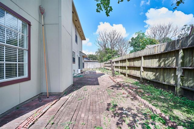 11011 Landsbury Court, Houston, TX 77099