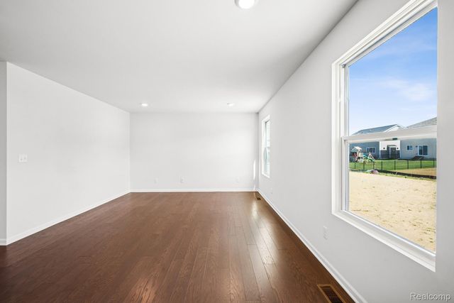 378 Edge Brook, Holly Township, MI 48442