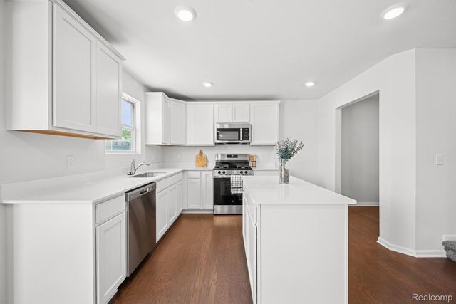 378 Edge Brook, Holly Township, MI 48442