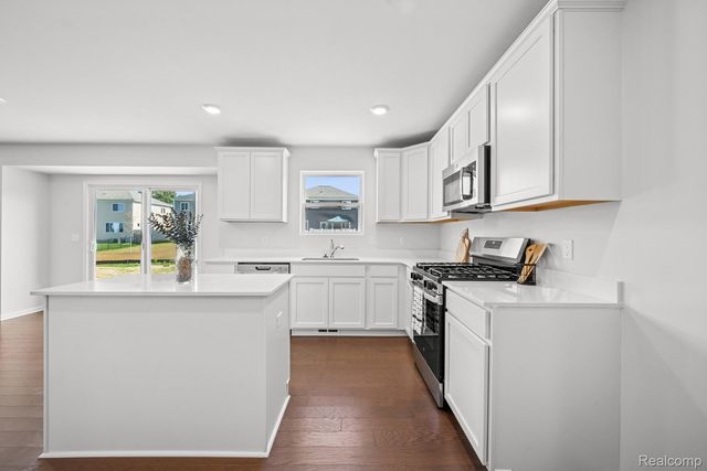 378 Edge Brook, Holly Township, MI 48442