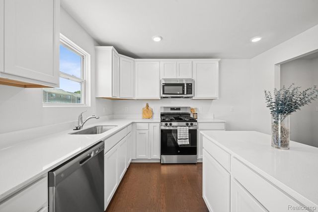 378 Edge Brook, Holly Township, MI 48442