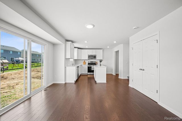 378 Edge Brook, Holly Township, MI 48442